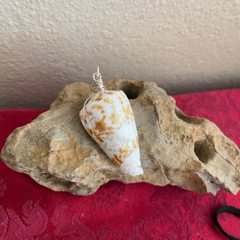 5/$10❤️❤️❤️NEW Natural Cone Shell Charm Pendant Ornament Handmade